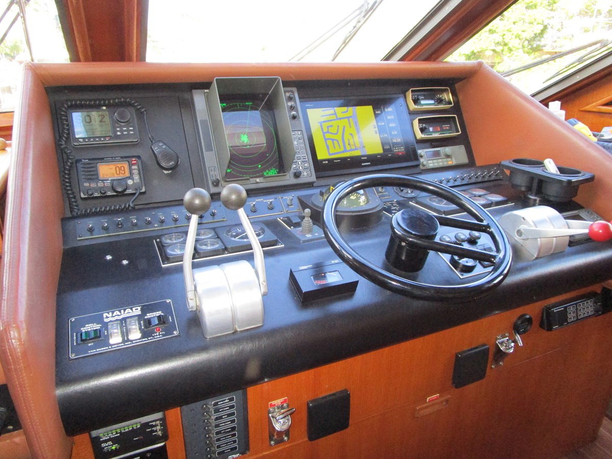 1990 VIKING Cockpit Motor Yacht "LUCKY STARS" - photo 3