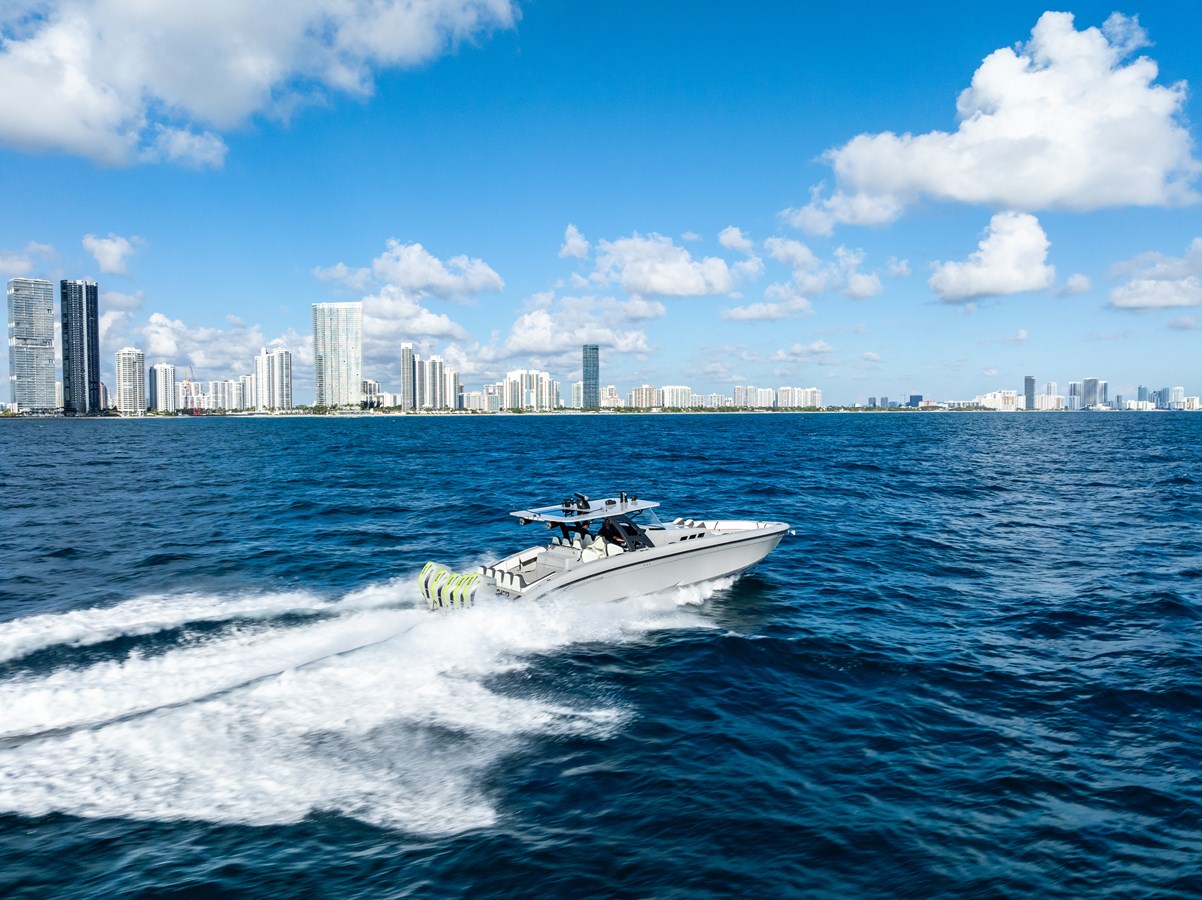 2022 MIDNIGHT EXPRESS POWERBOATS 43' Solstice "TRIGGER" - photo 3