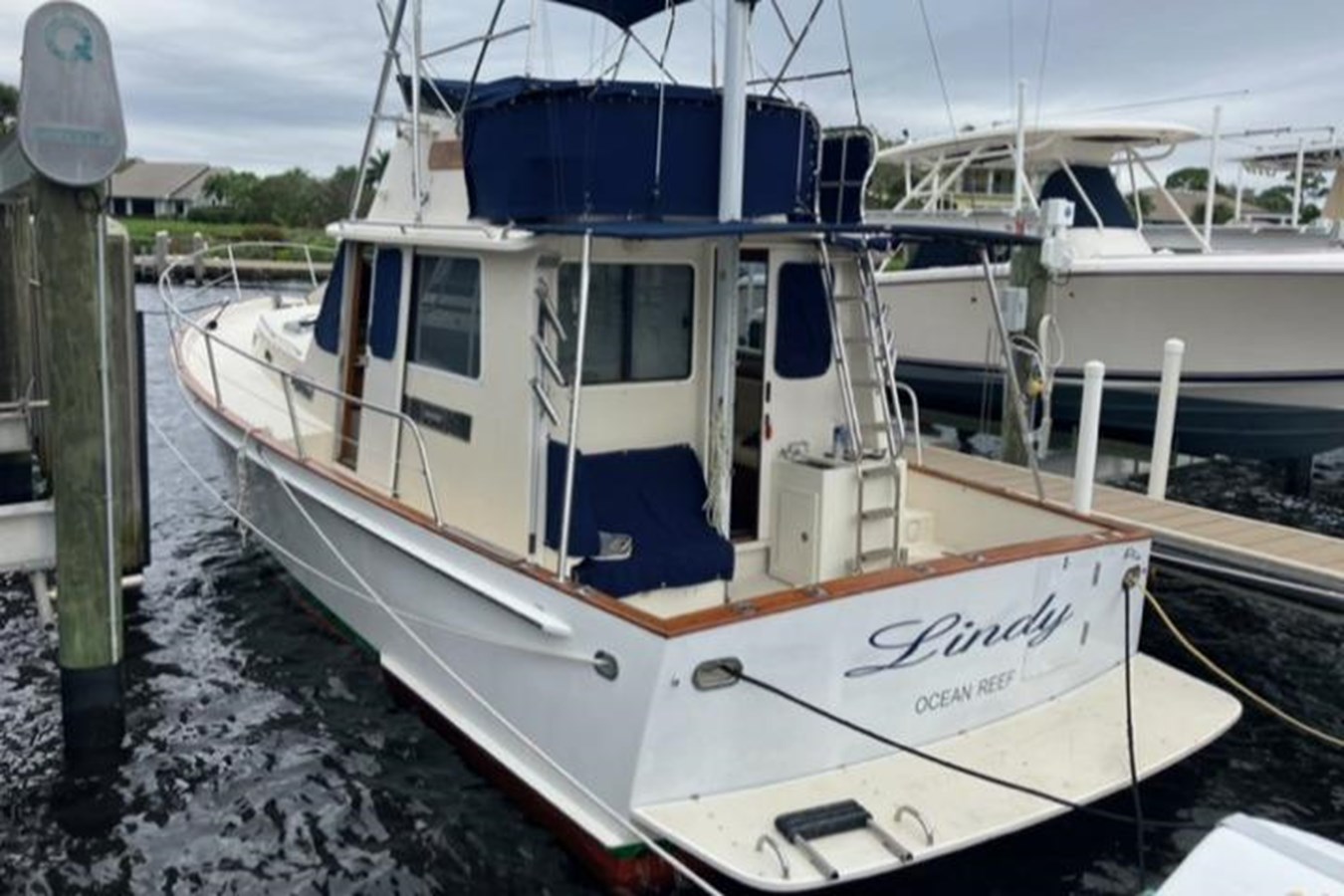2004 LEGACY YACHTS Sedan Flybridge "LINDY" - photo 2