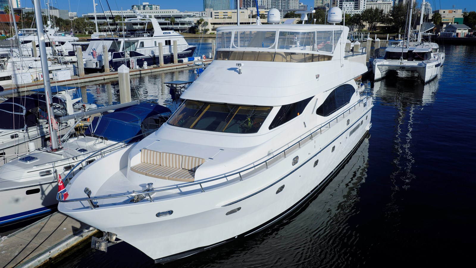 2004 HARGRAVE Custom 68 Open Flybridge "MELODIOUS LL" - photo 2