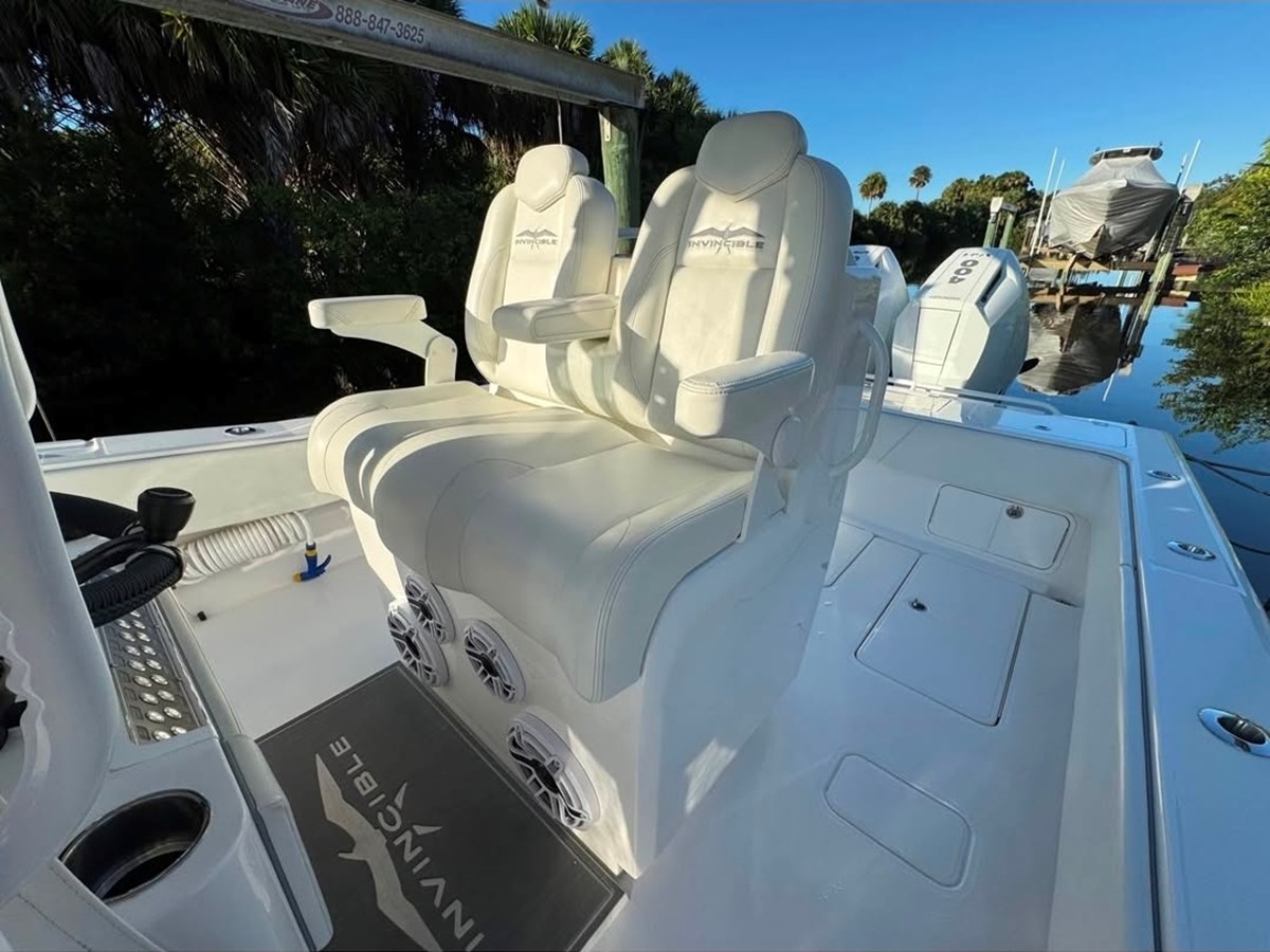 2024 INVINCIBLE 33 Catamaran "-" - photo 3