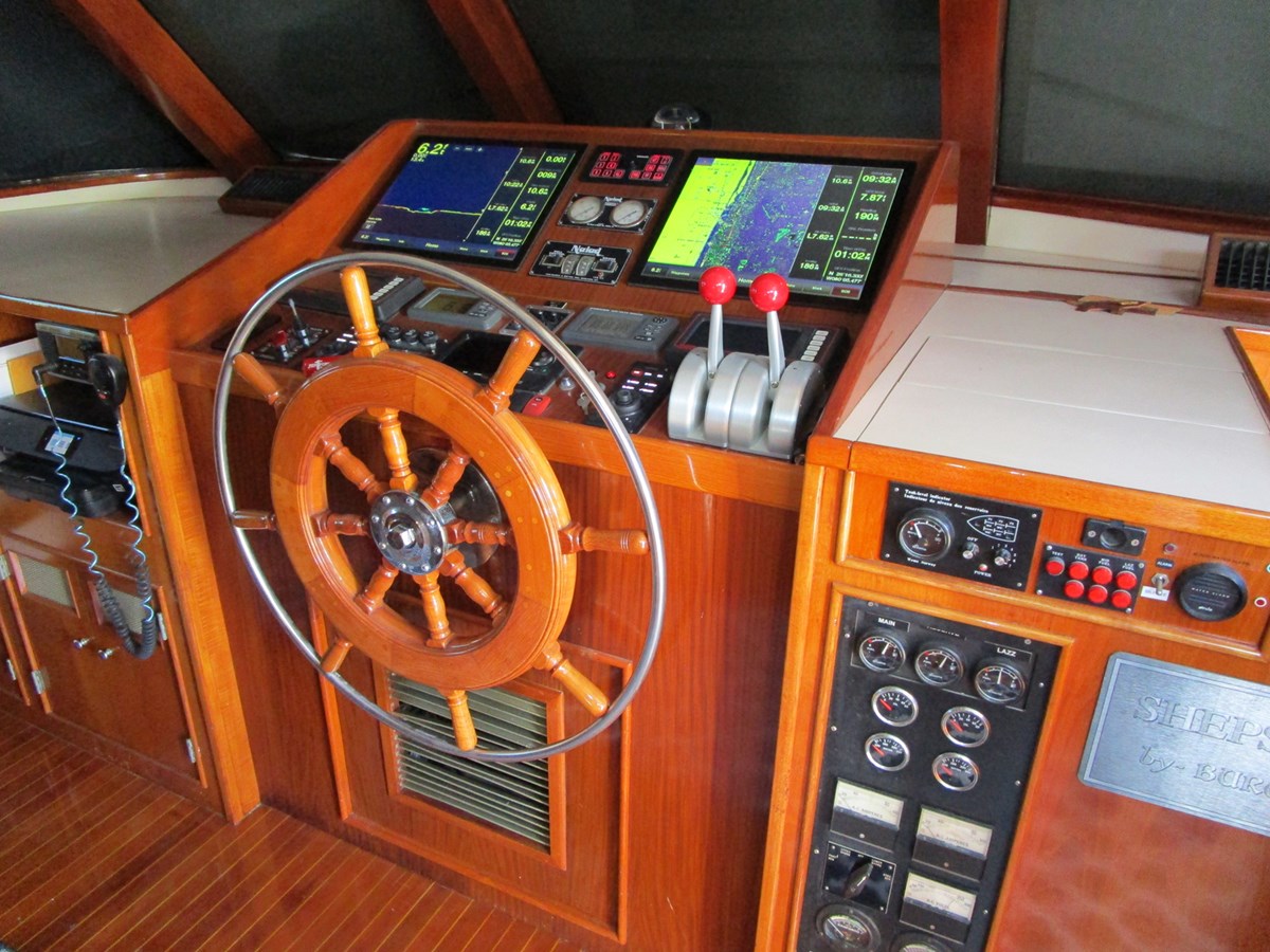 1986 BURGER BOAT COMPANY Flush Deck with Flybridge "SHEPSL X" - photo 2