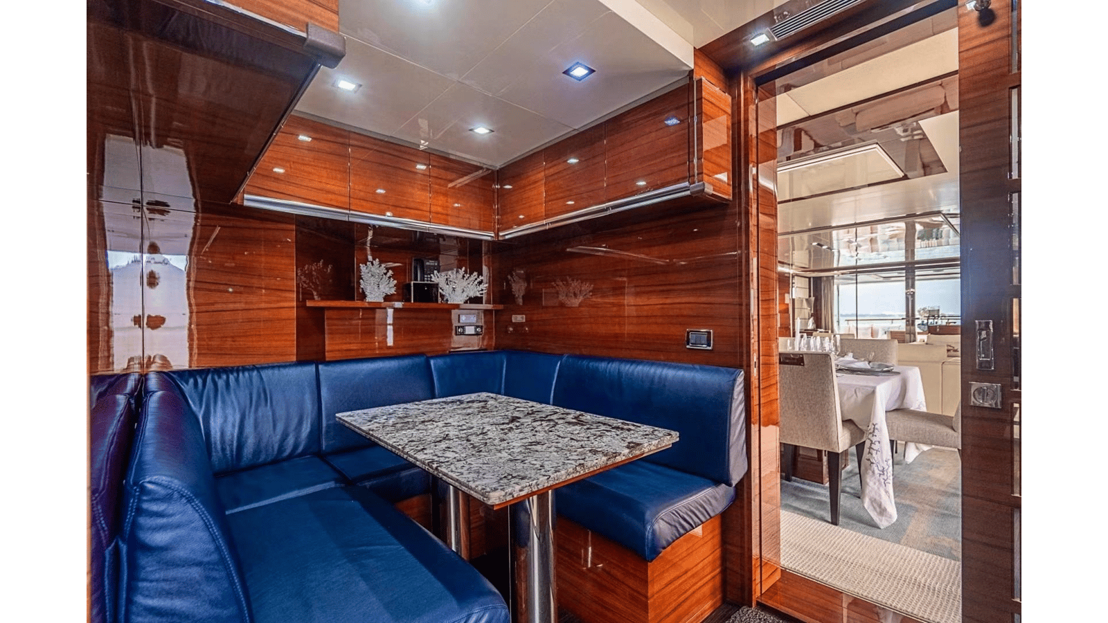 2011 BENETTI YACHTS Classic 121 "ALLORA" - photo 3