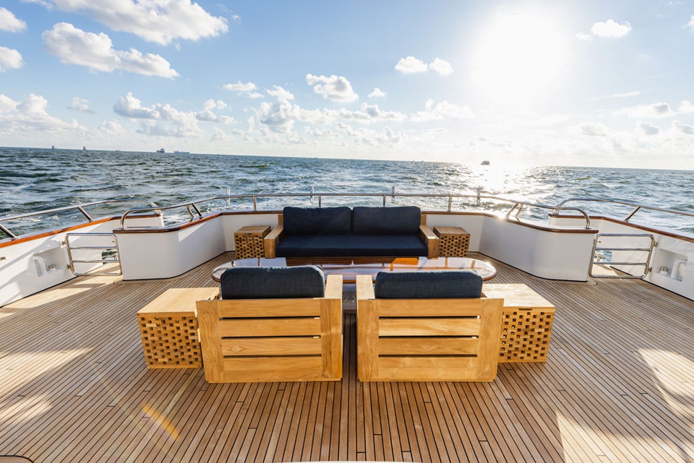 2009 CRYSTAL YACHT "EMPIRE SEA" - photo 2
