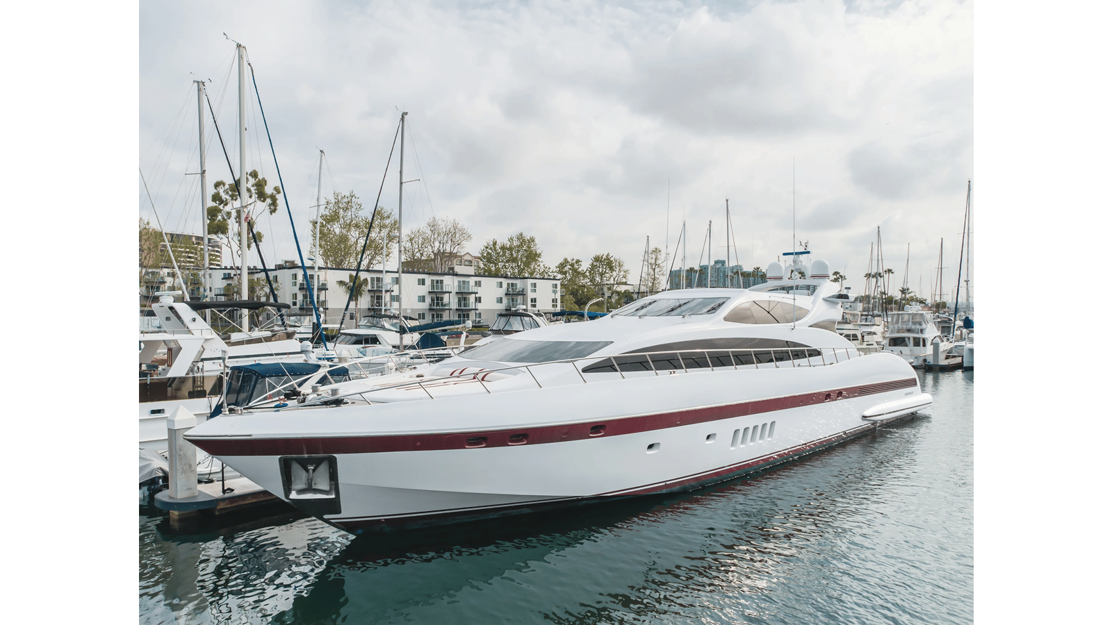 2004 MANGUSTA 105 Sport "SAIGON" - photo 3