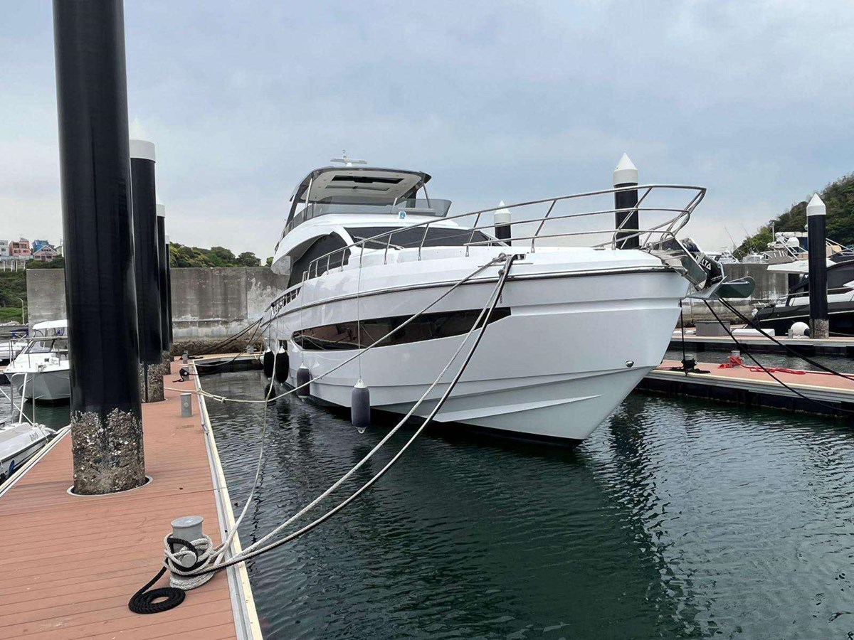 2024 AZIMUT YACHTS Fly 78 "ANGEL" - photo 2