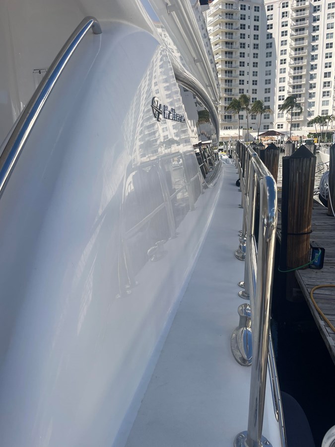 2004 HATTERAS 80 Motor Yacht "HOPE" - photo 3