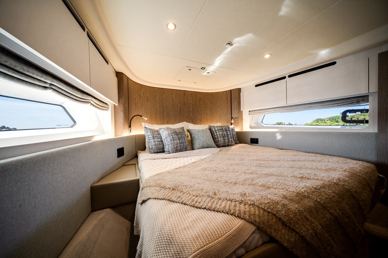 2024 AZIMUT YACHTS "SARAH JANE" - photo 2