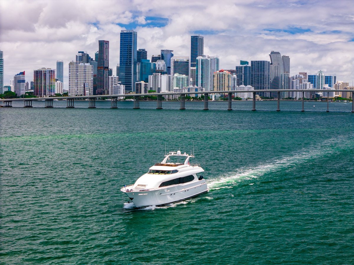 2001 LAZZARA YACHTS 94ft "IV TRANQUILITY - 94 FT LAZZARA MOTORYACHT 2001" - photo 3