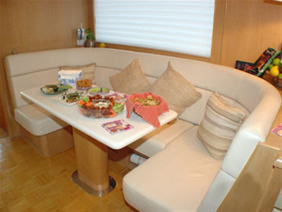 1999 HATTERAS Sport Deck "WHALE'S WAY" - photo 3