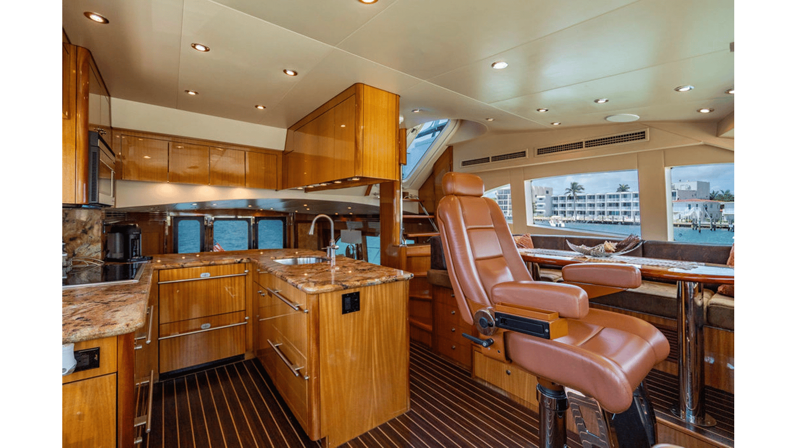 2006 HATTERAS 64 Motor Yacht "LADY BELLA" - photo 3