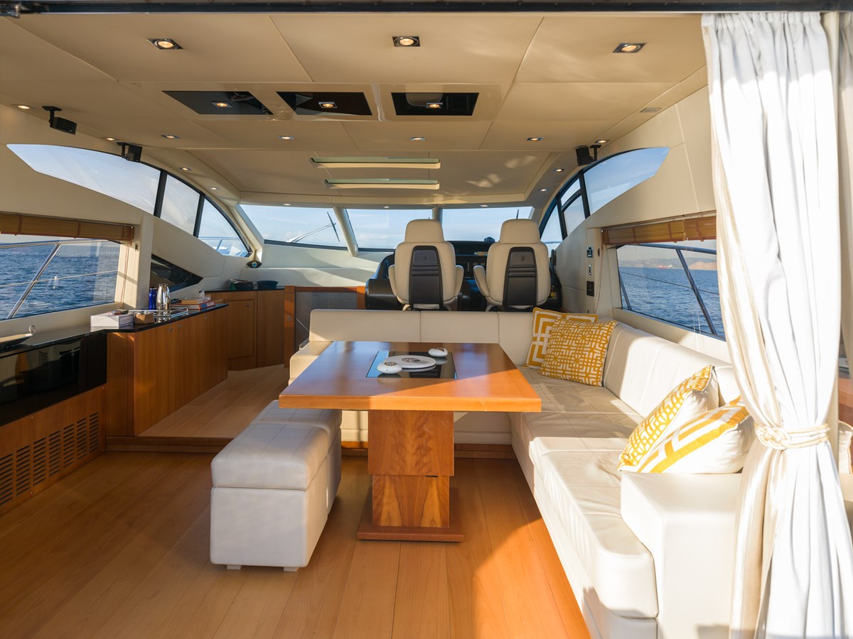 2010 SUNSEEKER Predator 64 "M/Y MIEL" - photo 2