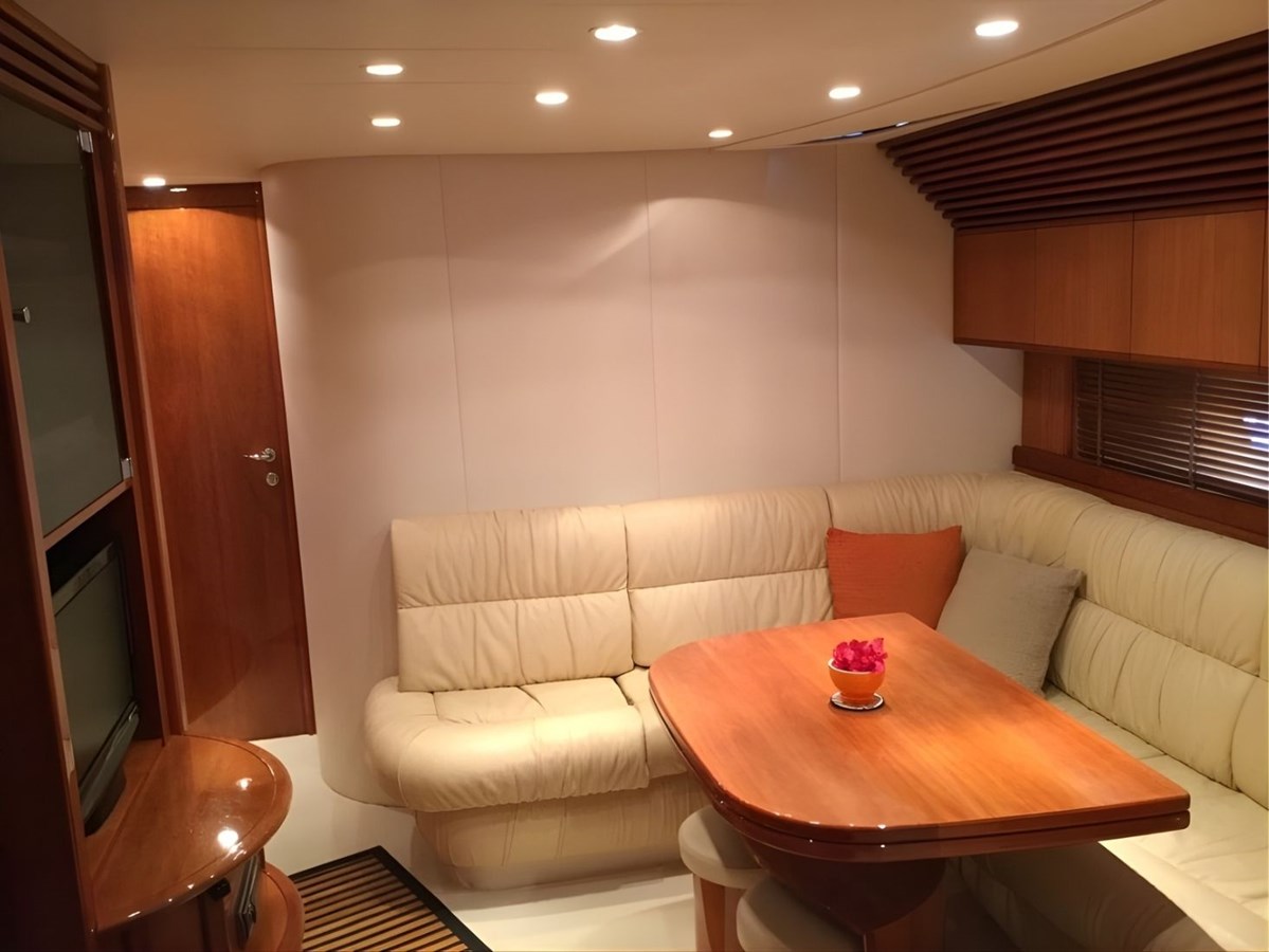 2003 PERSHING 52 "M/Y BACK IN FIVE MINUTES" - photo 3