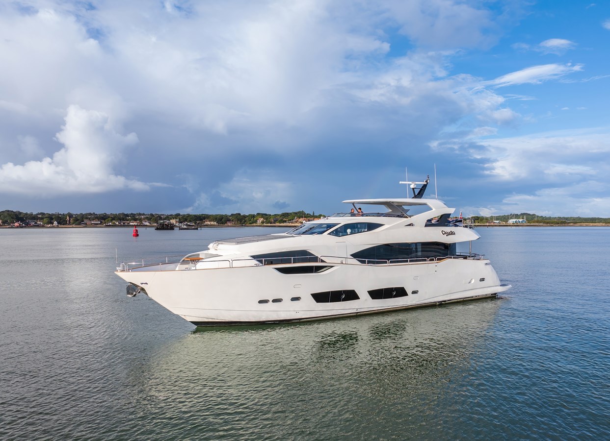 2019 SUNSEEKER 95 YACHT "CLOUDIA" - photo 1