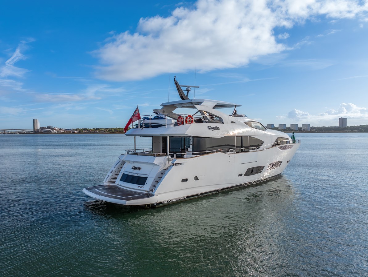 2019 SUNSEEKER 95 YACHT "CLOUDIA" - photo 2