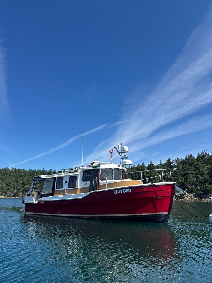 2018 RANGER TUGS 31 Sedan "CLIFFORD" - photo 2