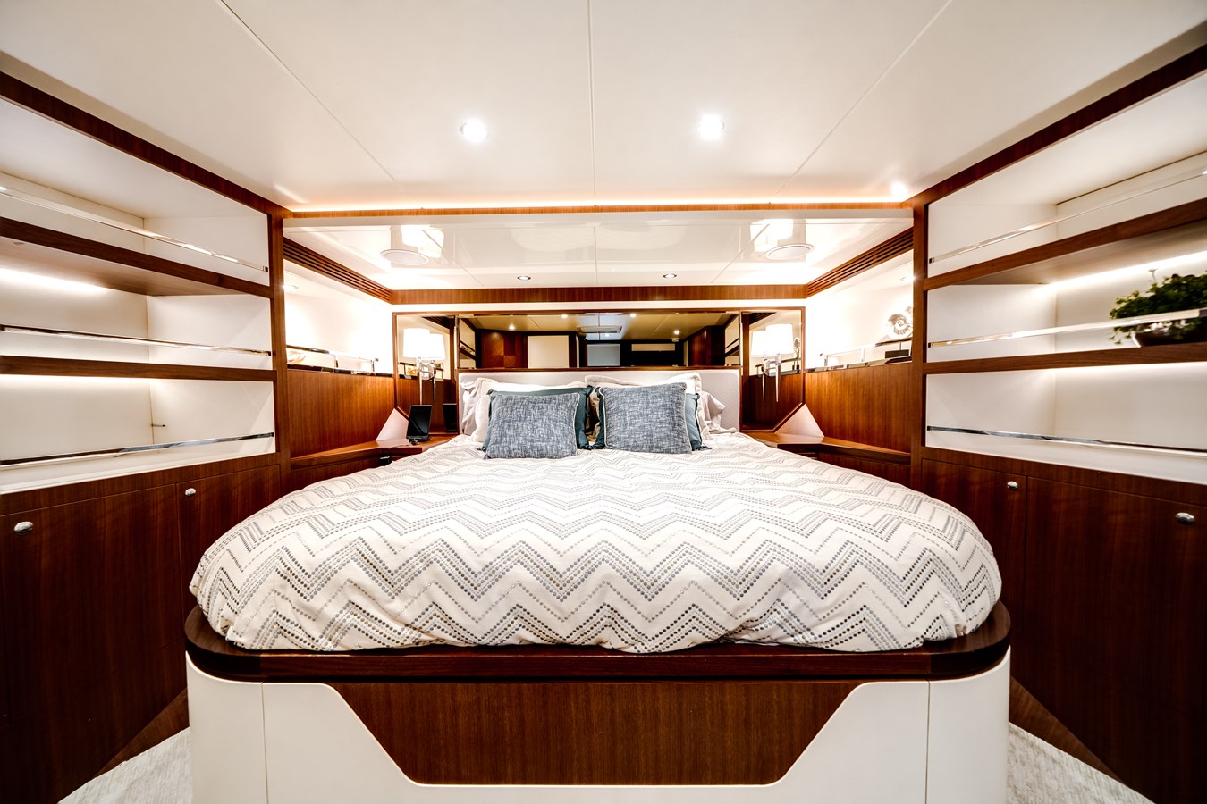 2018 OCEAN ALEXANDER 100 MY "WIGGLE ROOM" - photo 2