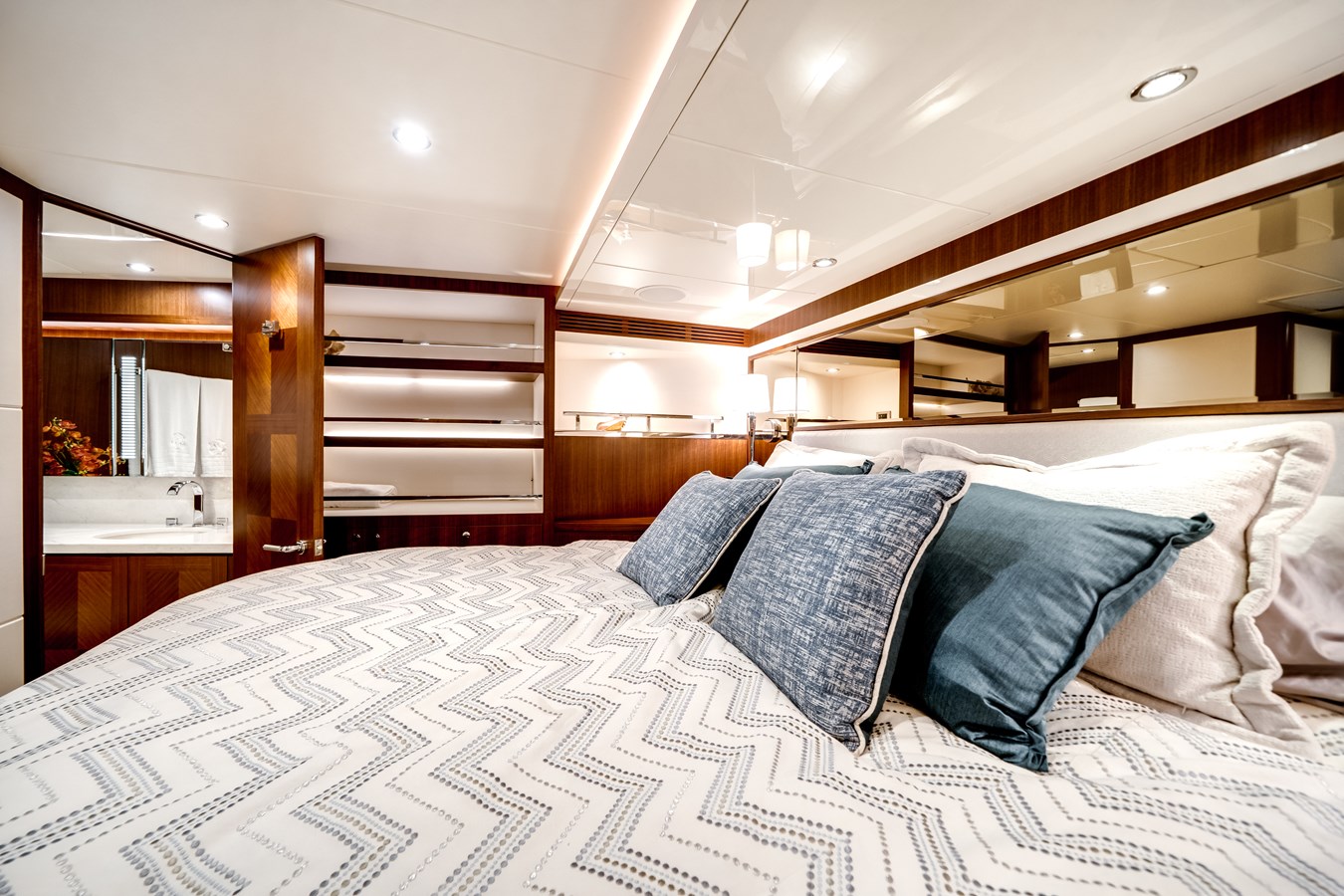 2018 OCEAN ALEXANDER 100 MY "WIGGLE ROOM" - photo 3
