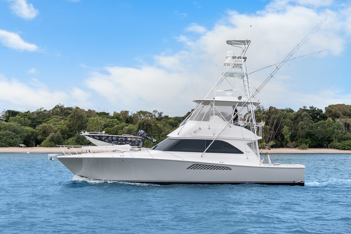 2005 VIKING 48 Convertible "RUCKUS" - photo 3