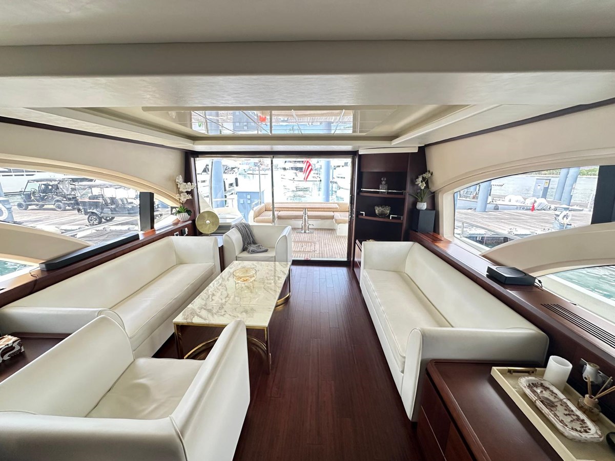 2010 AZIMUT YACHTS 75ft "75FT AZIMUT 2010, MINIMAL RISK" - photo 2