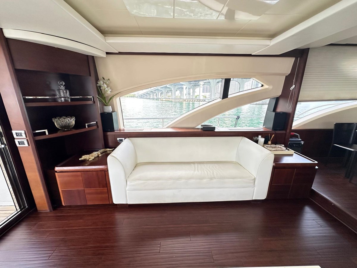 2010 AZIMUT YACHTS 75ft "75FT AZIMUT 2010, MINIMAL RISK" - photo 3
