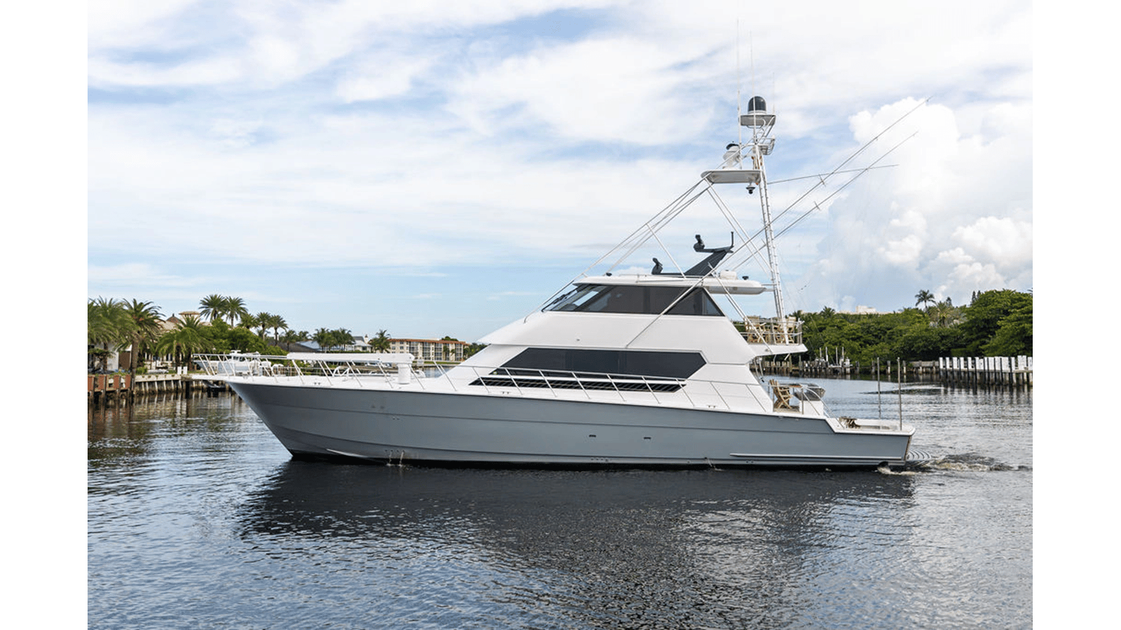 1998 HATTERAS 82 Convertible "BELLISSIMA" - photo 2