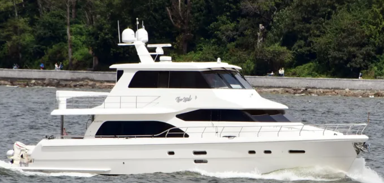 2014 HAMPTON YACHTS 760 Skylounge Motor Yacht "TIGER LILLI" - photo 3