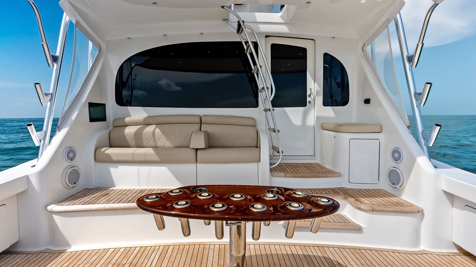 2018 VIKING 62 Convertible "ROLLIN' DEEP" - photo 3