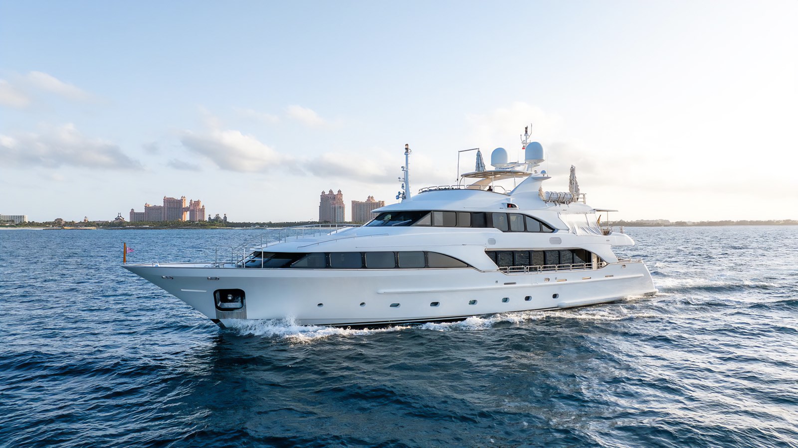 2008 BENETTI YACHTS Benetti Classic 37 "GOTTA GO" - photo 1