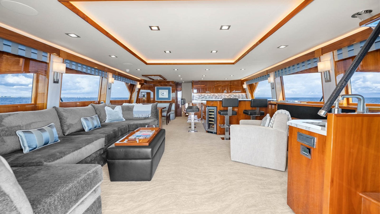 2017 VIKING 92 Enclosed Bridge "DOUBLE BARREL" - photo 3