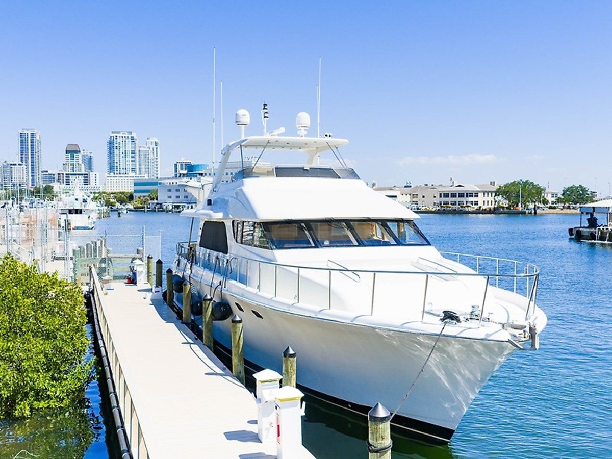 2004 CHEOY LEE 68 Motor Yacht "RECYCLING MADE CENTS" - photo 3