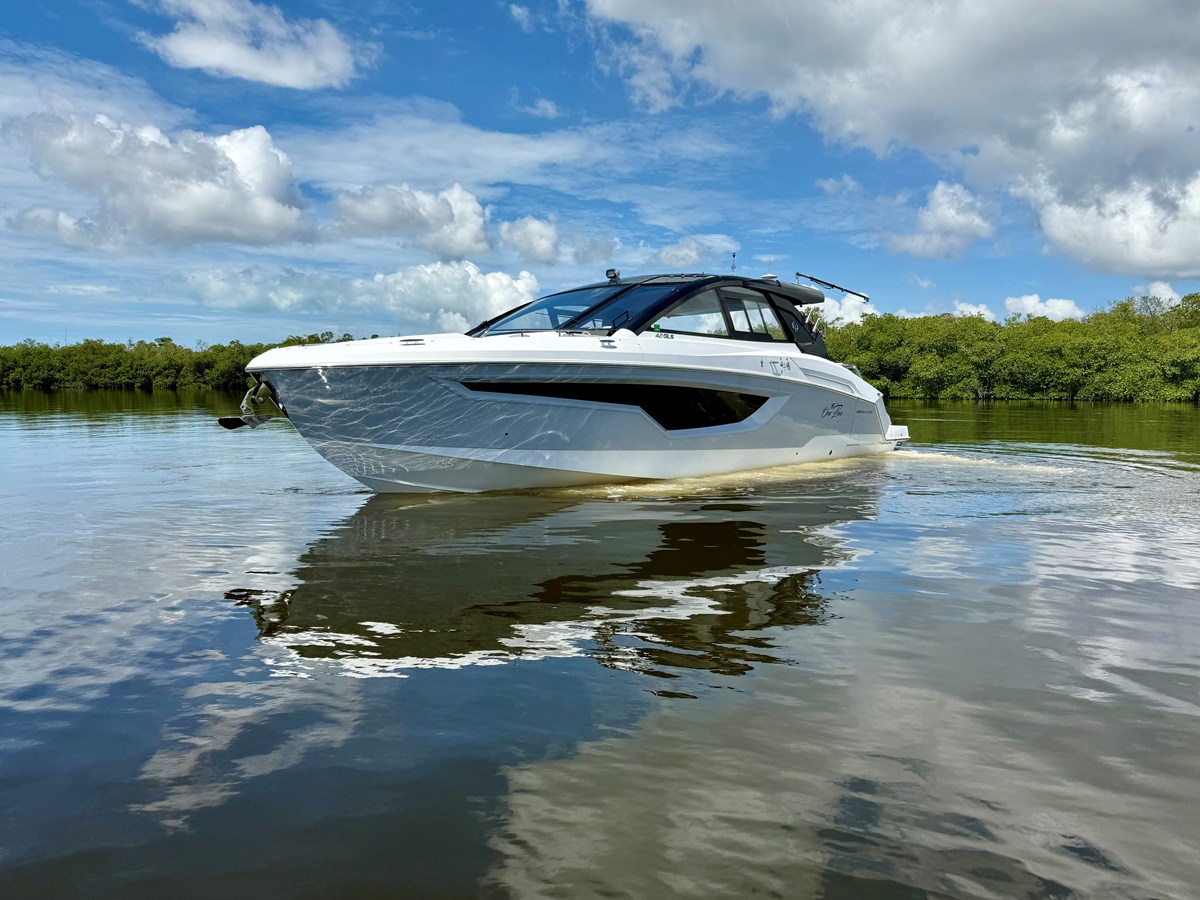 2024 CRUISERS YACHTS 42 GLS OB "Cruisers Yachts 42 GLS OB" - photo 2
