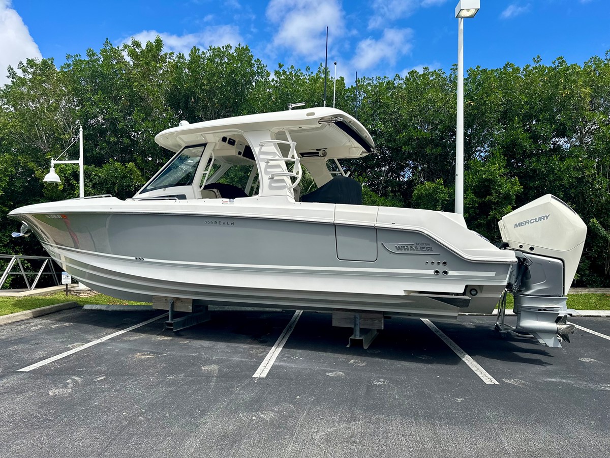 2021 BOSTON WHALER 350 REALM "BOSTON WHALER 350 REALM" - photo 1