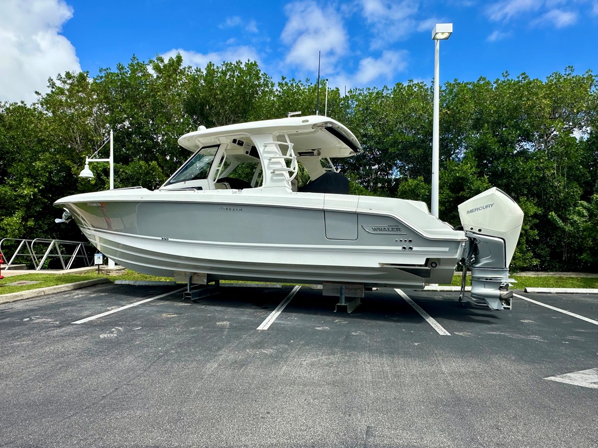 2021 BOSTON WHALER 350 REALM "BOSTON WHALER 350 REALM" - photo 2