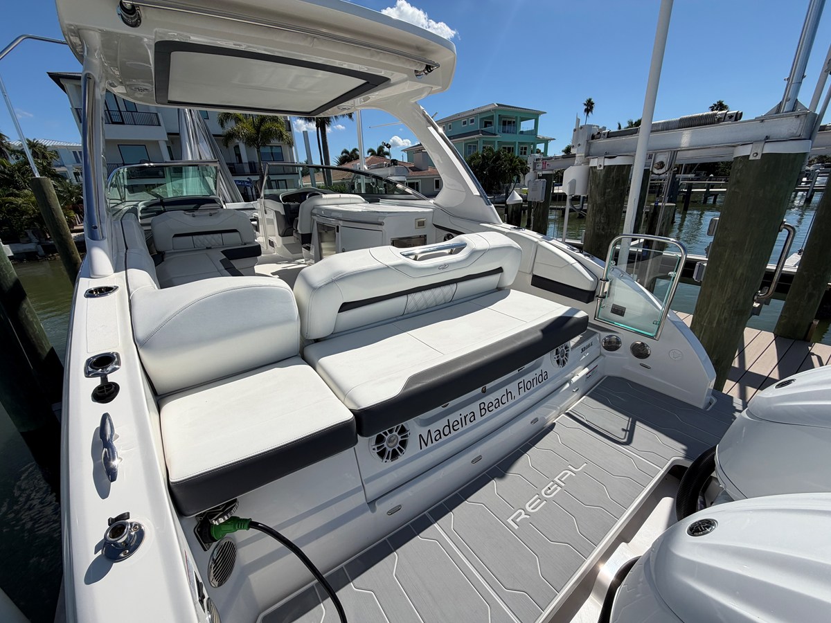 2023 REGAL 33 OBX "Regal 33 OBX" - photo 2