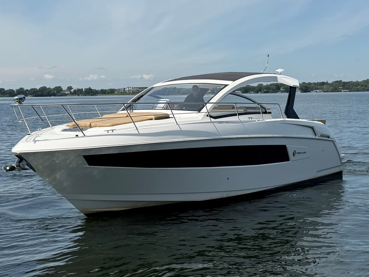 2015 CRUISERS YACHTS 390 EXPRESS COUPE "Cruisers Yachts 390 EXPRESS COUPE" - photo 1