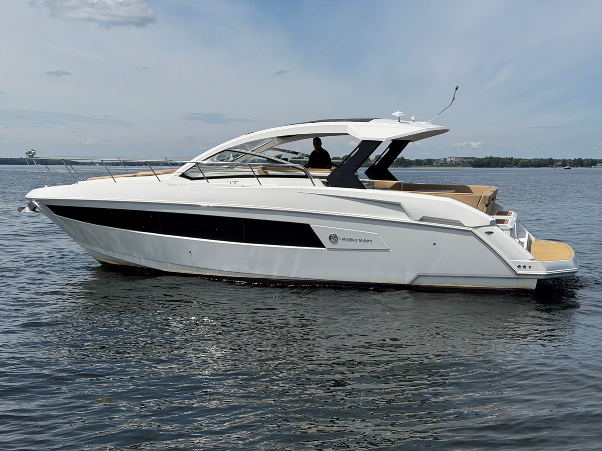 2015 CRUISERS YACHTS 390 EXPRESS COUPE "Cruisers Yachts 390 EXPRESS COUPE" - photo 3