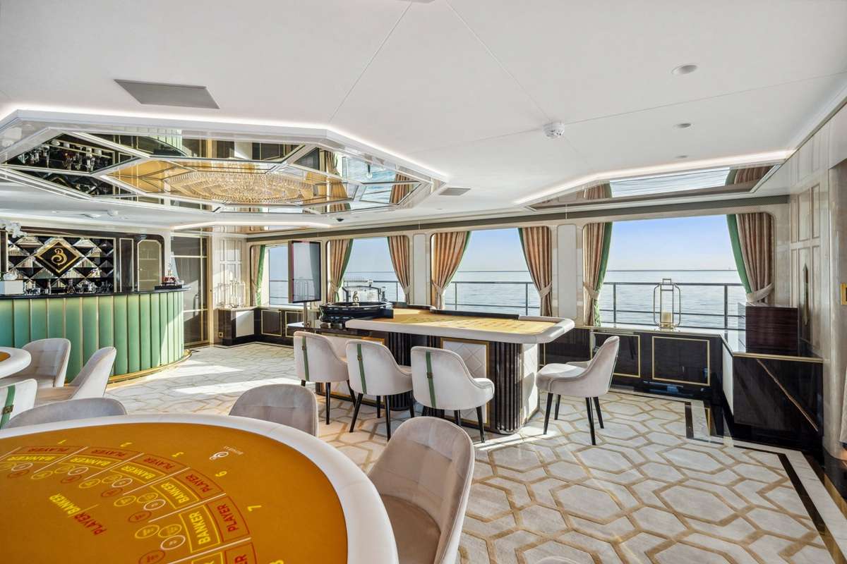 Bombay - 2025 - Casino & Bar (Main Salon)