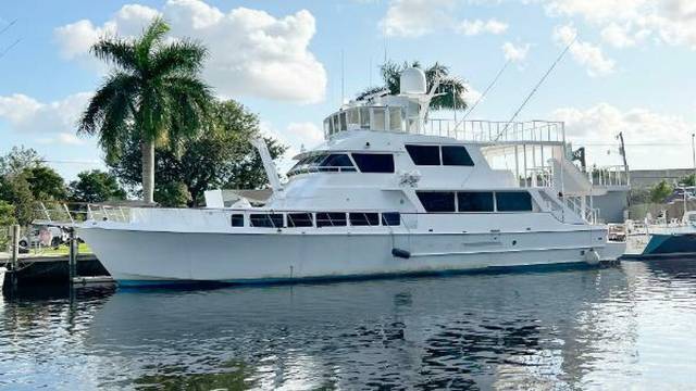 1983 Knight & Carver Custom Trideck