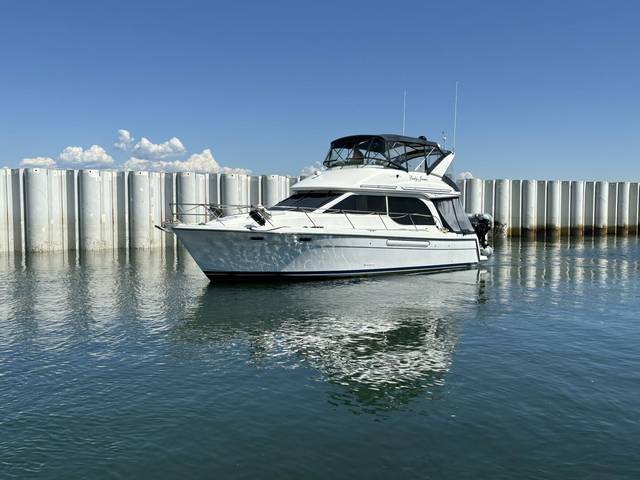 2000 Bayliner 3788 Command Bridge