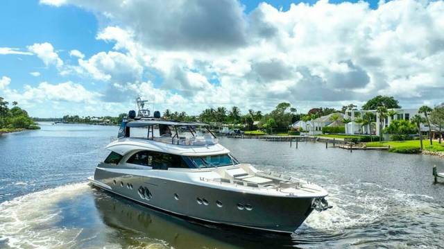 2015 Monte Carlo Yachts MCY86