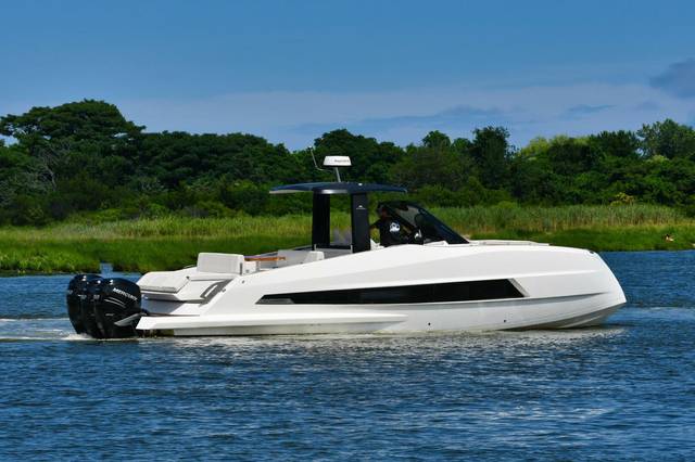 2023 Astondoa 377 Coupe Outboard