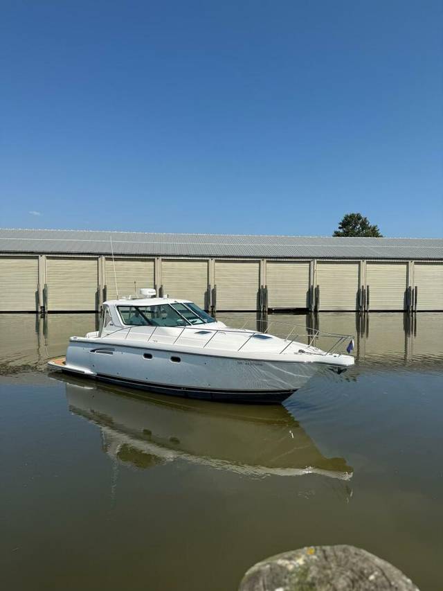 2005 Tiara Yachts