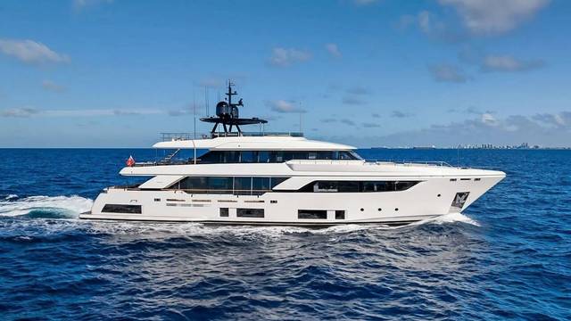 2022 Custom Line Navetta 37