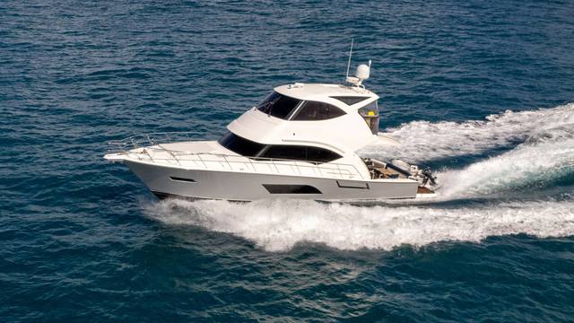 2015 Riviera 53 Enclosed Bridge