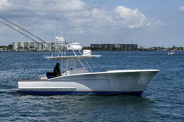 2010 Winter Custom Yachts Center Console
