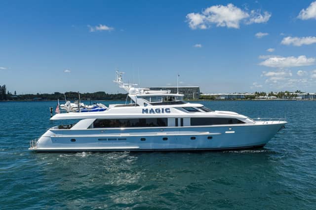 2005 Hatteras 100 Motor Yacht