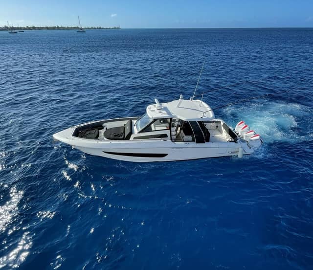 2021 Boston Whaler 420 Outrage