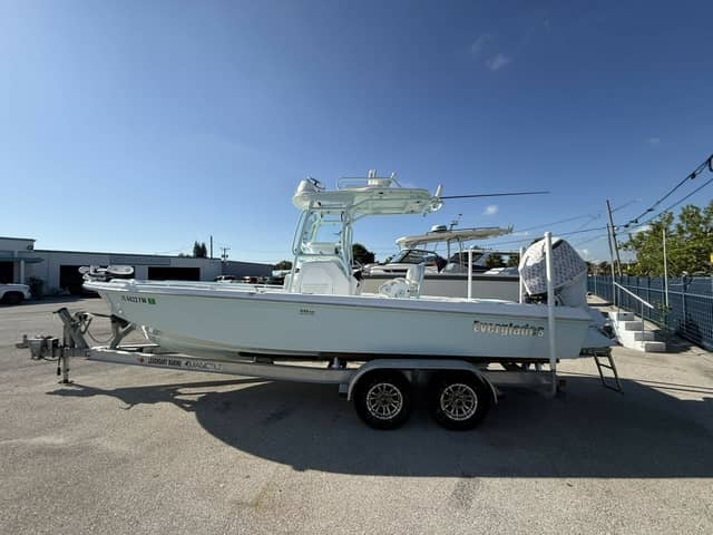 2021 Everglades 243 CC