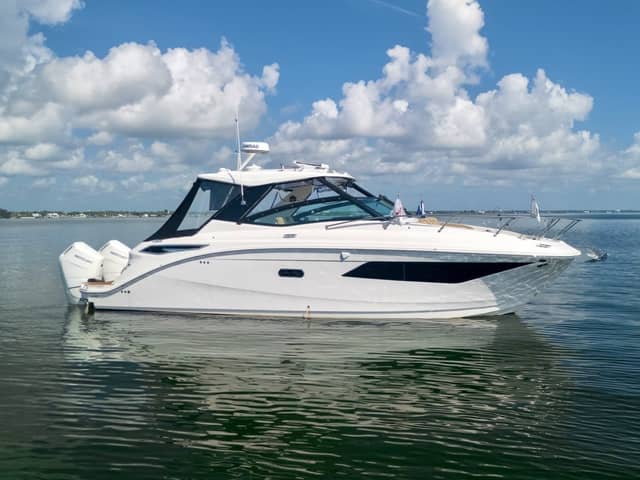 2025 Sea Ray 320 Sundancer